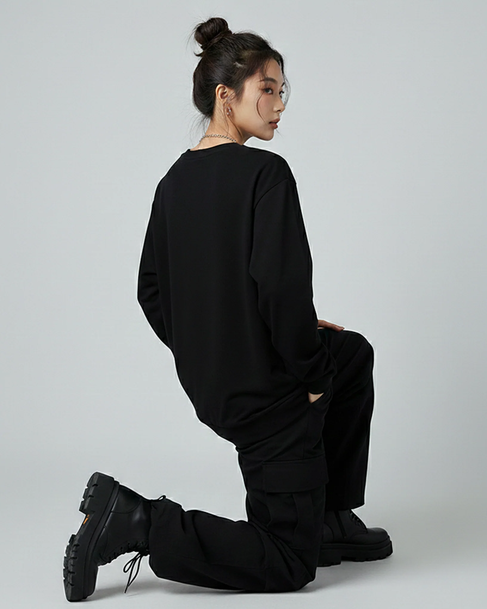 Rose Embroidered Patched Long Sleeves Oversized Tee Black - Image 3