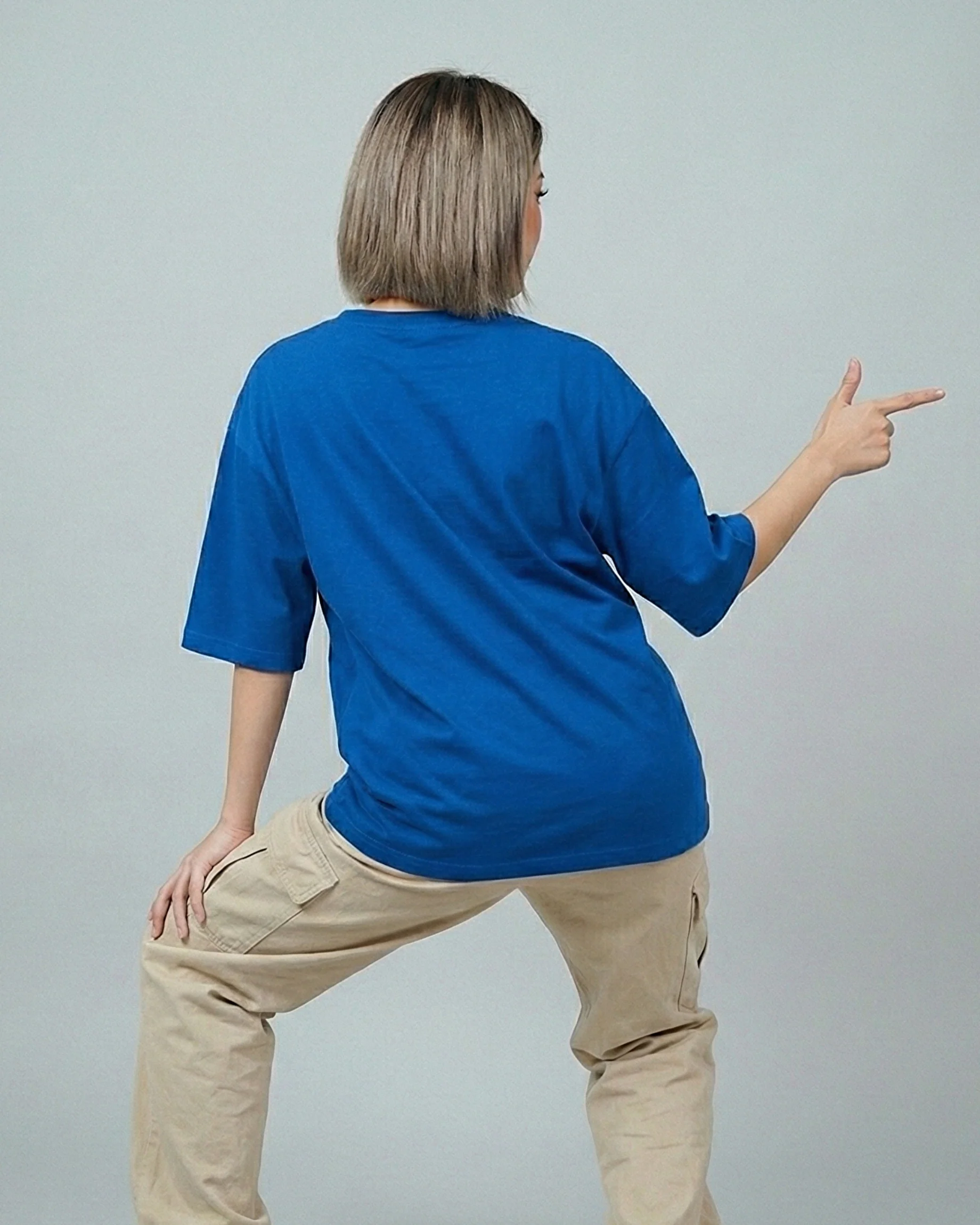 Shocked Girl Graphic Vneck Drop Shoulder Oversized Tee Blue - Image 3